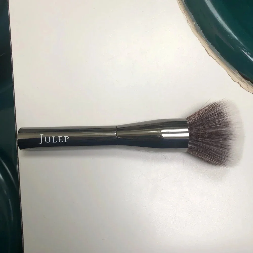 NIB JULEP FULL FACE POWDER BRUSH